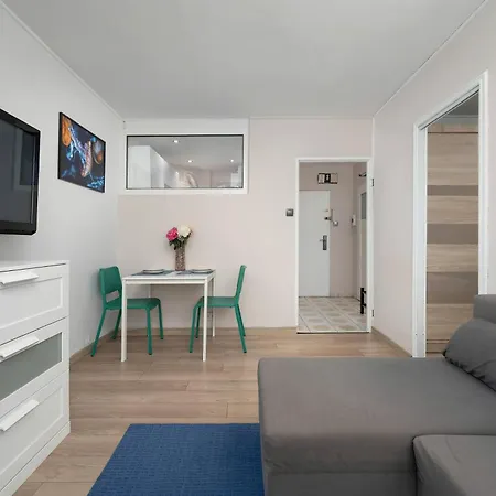 Functional With A View Of The In A Quiet Area Of By Renters Apartament Wrocław