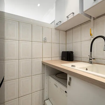 Functional With A View Of The In A Quiet Area Of By Renters Βρότσλαβ
